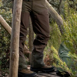 Chiruca Calças De ontanha Sli Para Hoe, E Nylon Co Trataento Hidrófugo. Cintura Elástica Co Fecho De Botão E Fecho De Correr. Bolsos Na Cintura Co Fecho De Correr, Bolso Interior Co Fecho De Correr E Bolso Traseiro Co Fecho De Correr. Joelhos Pré-forados E Forro Co ebrana Ipereável E Respirável E Tecido Ipereável Na Parte Inferior. Fabricado E Espanha.