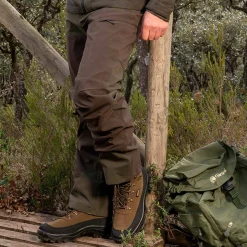 Chiruca Calças De ontanha Sli Para Hoe, E Nylon Co Trataento Hidrófugo. Cintura Elástica Co Fecho De Botão E Fecho De Correr. Bolsos Na Cintura Co Fecho De Correr, Bolso Interior Co Fecho De Correr E Bolso Traseiro Co Fecho De Correr. Joelhos Pré-forados E Forro Co ebrana Ipereável E Respirável E Tecido Ipereável Na Parte Inferior. Fabricado E Espanha.