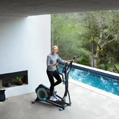 Cecotec Bicicleta Elíptica Com Resistência Motorizada Controlada, Ideal Para Complementar O Seu Treino Cardiovascular De Uma Forma Simples, Confortável E Suave Mas Ao Mesmo Tempo Exigente. Inclui Suporte Para Dispositivos, Garrafa E Porta-garrafas Para Manter Todas As Suas Necessidades De Treinamento Ao Seu Alcance.