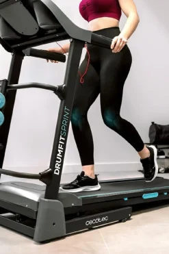 Cecotec Passadeira De Correr Dobrável Com 3 CV E 1100 W De Potência. De 1 A 17 Km/h. 12 Programas Pré-configurados. Painel De Controlo Led. Superfície De Corrida 130x44 CM Com Amortecimento. Inclinação Motorizada. Dobrável, Com Rodas De Transporte, Monitor Cardiaco, Sistema De Segurança Magnético E Suporte Para Dispositivos.