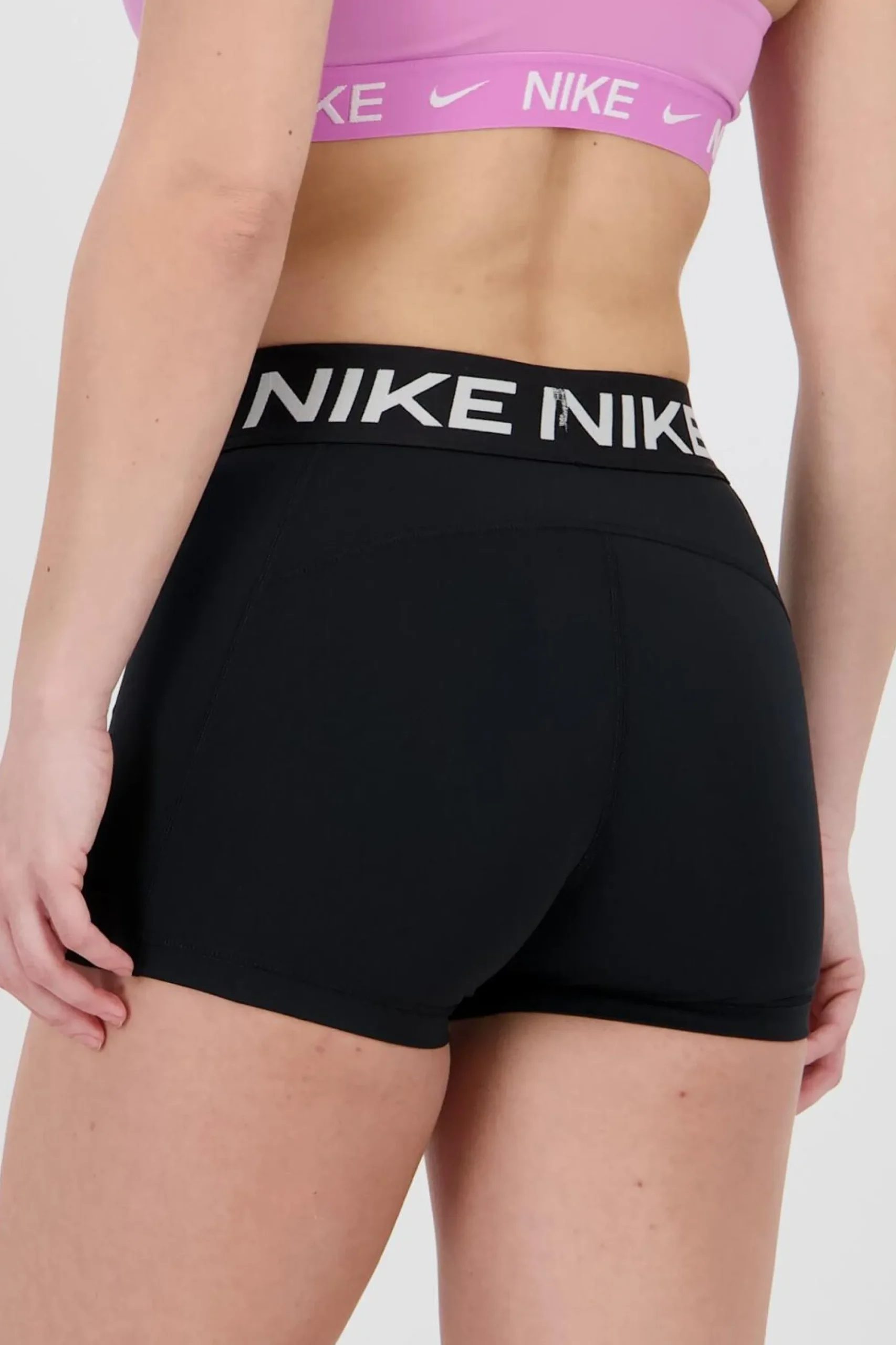 Nike egging Curta