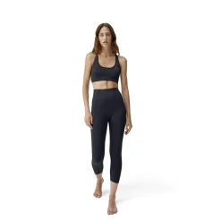 Born Living Yoga outien Apaaa