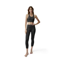 Born Living Yoga outien Naya