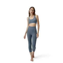 Born Living Yoga outien Feinino Apaaa
