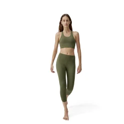 Born Living Yoga outien Feinino Naya