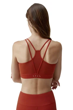Born Living Yoga outien Feinino haya